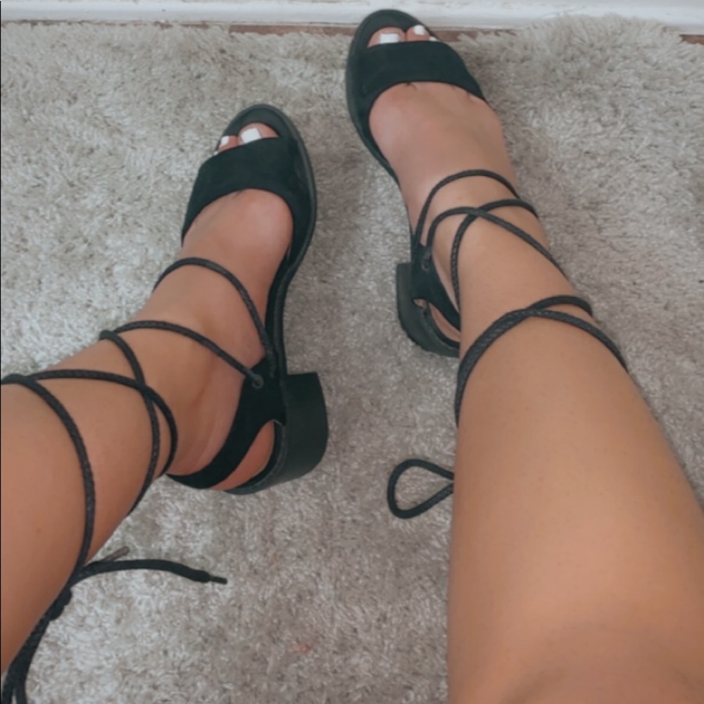 Used self tie up pumps